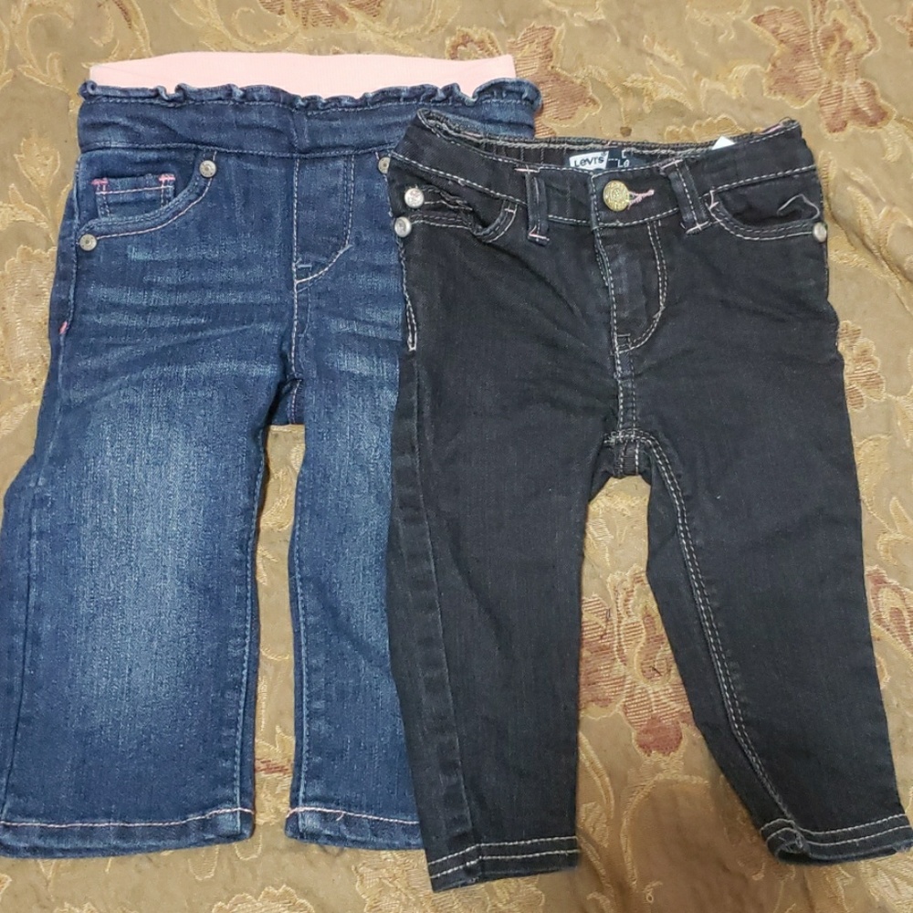 2 Levi Jeans